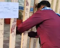अंदर चल रही थी परीक्षा... नगर निगम ने गेट पर लगाया ताला, नवयुग डिग्री कॉलेज हुआ सील