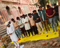 लाल बारादरी के जीर्णोद्धार के विरोध में हंगामा... NSUI, समाजवादी छात्र सभा और आइसा के सदस्यों ने परिसर के बाहर पढ़ी नमाज