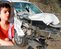 ओवरब्रिज पर रफ्तार का कहर: ट्रक से भिड़ी कार, मासूम की गई जान, 6 गंभीर घायल