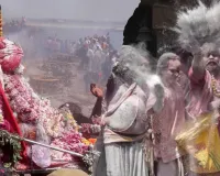 मसाने की होली पर गरमाया विवाद: काशी विद्वत परिषद बोली- शास्त्र-विरुद्ध, मर्यादा का हनन... आयोजकों ने भी किया पलटवार