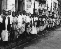 10 फरवरी : भारत में लोकतंत्र की स्थापना का शंखनाद