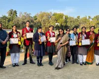 राज्यपाल ने स्कूली बच्चों को पुरस्कार देकर बढ़ाया उत्साह, जनभवन में सम्पन्न हुई लखनऊपेक्स डाक टिकट प्रदर्शनी