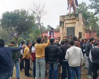 NSUI छात्रों ने कुलपति कार्यालय में की नारेबाजी, दिल्ली विश्वविद्यालय छात्रसंघ उपाध्यक्ष का भाषण नहीं होने से छात्र हुए नाराज