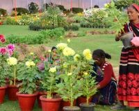 रंग-बिरंगे फूलों से जगमगा उठा लखनऊ का ई-पार्क, 5 साल बाद शुरू हुई पुष्पकला प्रदर्शनी, आज होगा बेस्ट प्रतियोगी का चयन