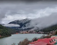Uttrakhand: बादलों के साथ छाई धुंध ने बढ़ाई नैनीताल में ठंड, कुछ दिन यही स्थिति रहने का अनुमान