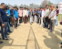 Bareilly: रुहेलखंड विश्वविद्यालय में खेला गया गिल्ली-डंडा...कंचे खेलते नजर आए कुलपति