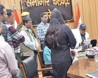 Bareilly : पेशकार से मारपीट पर डीएम से मिले कर्मचारी, कार्रवाई का आश्वासन