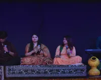 Bareilly : : फाल्गुन की फुहार रंग रसिया...होली खेलो रे राधा संभल के