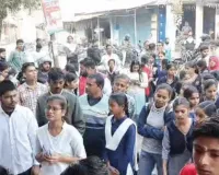  कानपुर :  124 परीक्षा केंद्रों पर शुरु हुई यूपी बोर्ड की परीक्षा, DM ने लिया जायजा, दिए निर्देश  