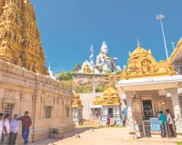 समुद्र का सौंदर्यपूर्ण संगम मुरुदेश्वर