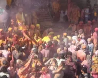 लठामार होली पर हुड़दंग करना पड़ सकता है भारी, प्रशासन की विशेष तैयारी 