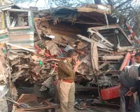 यूपी के फर्रुखाबाद में सड़क हादसा: ट्रक और कार की टक्कर में 3 लोगों की मौत, दो अन्य घायल  