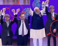  Viral Moment :  AI summit पीएम मोदी के साथ फोटो सेशन में असहज नजर आए Altman और एंथ्रोपिक के सीईओ Amodei 