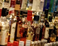 यूपी में आबकारी राजस्व में रिकॉर्ड बढ़ोतरी,  10 माह में गटक गए 43,975 करोड़ की शराब 