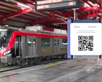  डिजिटल हुआ लखनऊ मेट्रो,  QR टिकटिंग की शुरुआत पहले यात्री, बने वत्सल बरन 