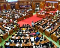 यूपी विधानसभा में विपक्ष का हंगामा:  सपा विधायक के सवाल पर बढ़ा विवाद, कार्यवाही बाधित 