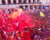  रामनगरी में होलिकोत्सव का आगाज: रंगभरी एकादशी पर नागा साधुओं ने खेली होली, गाजे बाजे के साथ निकाली शोभायात्रा