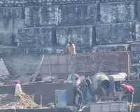 भीषण बाढ़ में क्षतिग्रस्त कोसी बैराज का जीर्णोद्धार :  बरसात से पहले काम पूरा करने का लक्ष्य, युद्धस्तर पर जारी कार्य 