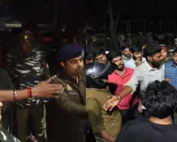 बीएचयू हॉस्टल के बाहर फायरिंग,  गुस्साए छात्रों ने किया प्रदर्शन, कार्रवाई की मांग