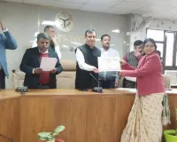 यूपी हेल्थ डैशबोर्ड में प्रथम स्थान प्राप्त करने पर लखनऊ के CMO हुए सम्मानित, मण्डलायुक्त ने की स्वास्थ्य सेवाओं की समीक्षा 