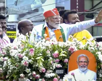 त्रिशूर में पीएम मोदी का मेगा रोड शो :  ओपन जीप में साउथ इंडियन लुक ने खींचा भीड़ का ध्यान