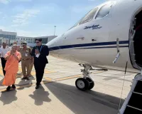 ऐतिहासिक पल : नोएडा इंटरनेशनल एयरपोर्ट से पहली उड़ान, CM योगी और राज्यपाल ने किया लखनऊ का सफर