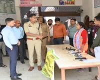 बाराबंकी : शांतिपूर्ण निपटा दरोगा भर्ती परीक्षा का पहला दिन, डीएम-एसपी ने लिया परीक्षा केन्द्रों का जायजा