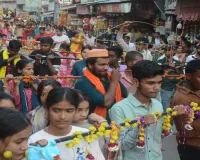 कानपुर में महाअष्टमी पर मां महागौरी की हुई विशेष पूजा, मंदिरों में उमड़ी भीड़, भजन-कीर्तन से गूंजा वातावरण