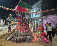 Amroha :  विधि विधान से किया होलिका का पूजन, देर रात कई स्थानों पर किया गया होलिका दहन