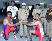 बदायूं : पुलिस की प्रतियोगिता में पहले दिन हुई फ्री स्टाइल कुश्ती