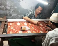 युद्ध का असर : खाड़ी देशों में जरी के काम की सप्लाई बंद