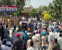 लखीमपुर खीरी : महिला की पिटाई के विरोध में थाने पर प्रदर्शन, चौकी इंचार्ज निलंबित