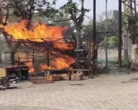 Bareilly : चाय की दुकान पर फेंकी जलती सिगरेट, धूं-धूं कर जली दुकान खाक