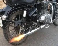 Uttrakhand: बिना नंबर की बुलेट पर हूटर, देर रात शोहदों ने मचाया आतंक