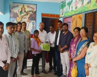 बाराबंकी : मेधावी छात्राओं का पुरस्कार व फूल मालाओं से हुआ अभिनंदन