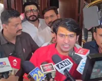 गौ रक्षा आंदोलन पर स्वामी अविमुक्तेश्वरानंद को मिला पंडित धीरेंद्र शास्त्री का साथ, हिंदुओं से की यह अपील