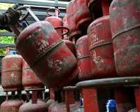 Uttrakhand: 25 LPG सिलेंडर लदी पिकअप पुलिस ने पकड़ी, चालक छोड़कर हुआ फरार