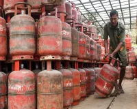 Uttrakhand: घर-घर तक पहुंचने से पहले सिलेंडर गाड़ी हो रही खाली