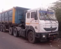 UP: डंपर ने युवक को बाइक समेत काफी दूर तक घसीटा, दोनों टांगे टूटने के बाद दिल्ली में भर्ती