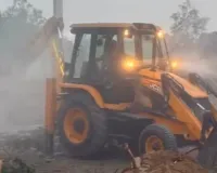 सीतापुर में 12 साल पुरानी मस्जिद पर चला बुलडोजर, छावनी में तबदील रहा इलाका