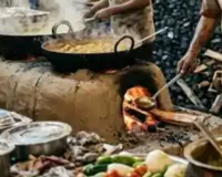 गैस संकट में भी नहीं रुका खिलाड़ियों का खाना: लखनऊ में भट्ठियों पर पक रहा के खेल छात्रावास में 440 प्रतिभाओं का भोजन 