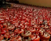 गैस सिलेंडर की कालाबाजारी पर नहीं हो रही कार्रवाई, आपूर्ति विभाग की लापरवाही उपभोक्ताओं पर पड़ रही भारी