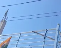 लटकते हाईटेंशन तार दे रहे दुर्घटनाओं को न्योता, शिकायतों के बाद भी नहीं जागा बिजली विभाग