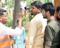 परीक्षा के बाद चारबाग स्टेशन पर उमड़ी भीड़... सीट के लिए मारामारी, बस अड्डों पर भी रही भीड़