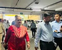 हजरतगंज में मल्टीलेवल पार्किंग पर महापौर ने मारा छापा, चलता मिलाअवैध कार बाजार... कराया बंद