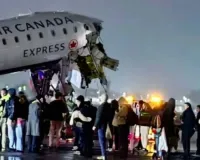 न्यूयॉर्क के ला गार्डिया हवाई अड्डे पर भयानक टक्कर, फायर ट्रक से जा टकराया एयर कनाडा का विमान 