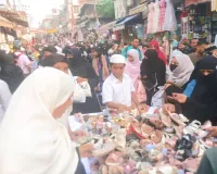 Moradabad: ईद-उल-फितर से पहले बाजारों में खरीदारी ने पकड़ा जोर, सेवइयों और रेडीमेड कपड़ों की बढ़ी मांग