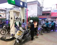 Moradabad: अमेरिका-इजरायल-ईरान के बीच युद्ध के चलते गहराया LPG गैस सिलेंडर और पेट्रोल संकट