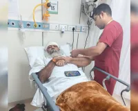 UP: कल्कि पीठाधीश्वर आचार्य प्रमोद कृष्णम फिसलकर गिरे, सिर में गंभीर चोट