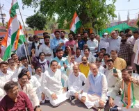 शाहजहांपुर: सीएम ने 24 घंटों में शहीदों की प्रतिमाएं लगाने का दिया निर्देश...एई-जेई निलंबित व फर्म हुई ब्लैकलिस्ट